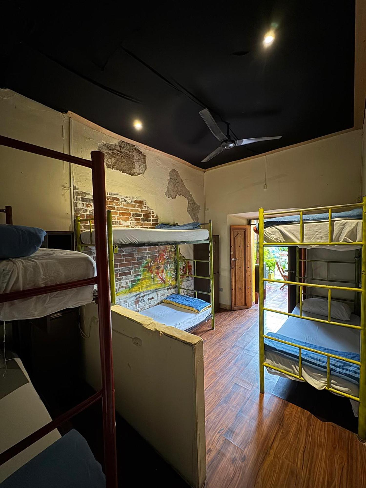 אנטיגואה גואטמלה Volko Party Hostel מראה חיצוני תמונה