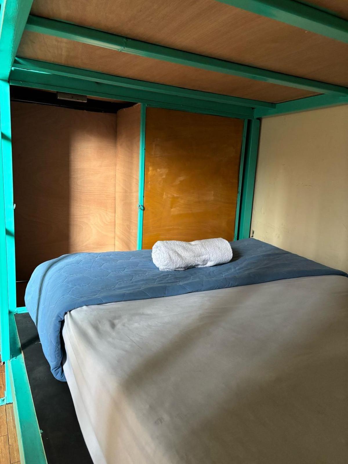 אנטיגואה גואטמלה Volko Party Hostel חדר תמונה